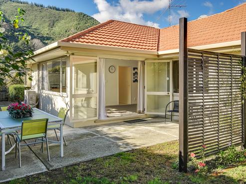 8 Newport Way, The Brook