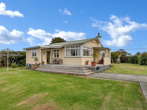 2 Ferry Road, Waipu
