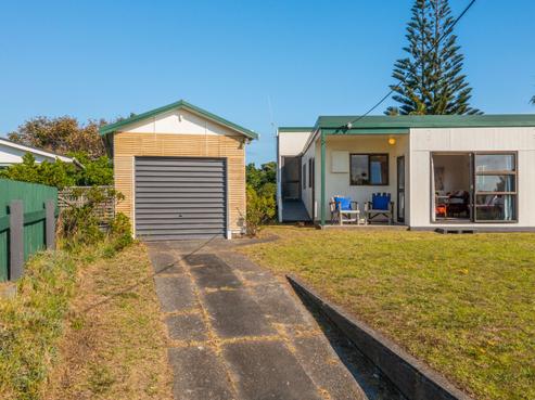 27 Koromiko Street, Otaki Beach