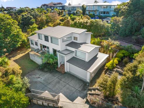 4 Beauvoir Avenue, Matakatia