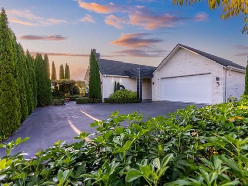 3 Featherstone Drive, Flagstaff