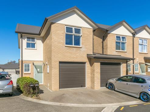 19 Chiefs Court, Hamilton East