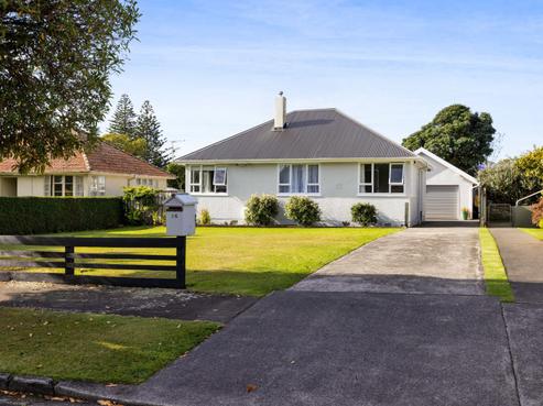 16 Plympton Street, Brooklands