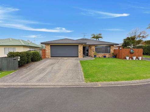 13B Shannon Grove, Pukekohe