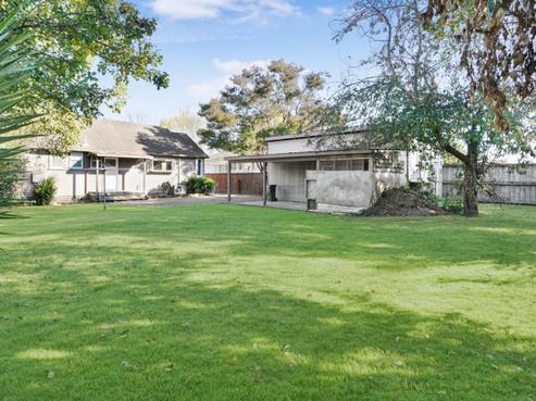 10 Kenney Crescent, Fairfield