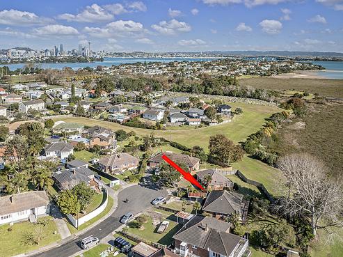 24 Philomel Crescent, Bayswater