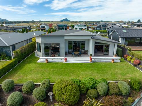 27 Pukenamu Road, Rainbow Point