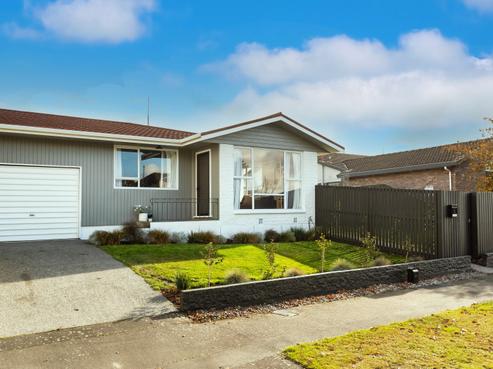 1 Larkhill Place, Russley