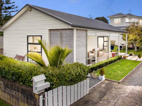 9 Neil Avenue, Te Atatu Peninsula