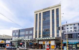 250m2 High Profile Shop on Broadway with storage