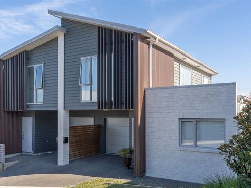 6 Springside Court, Huntington