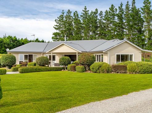 213 Woodside Road, Featherston