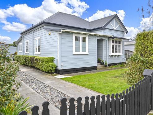 510 French Street, Akina