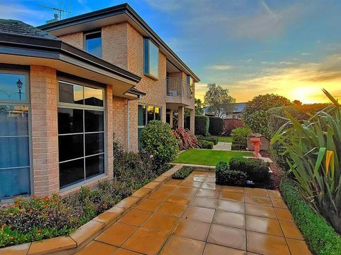 27 Stableford Green, Burnside