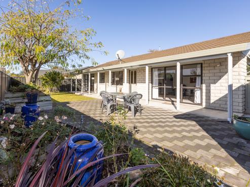 2/64 Guppy Road, Greenmeadows