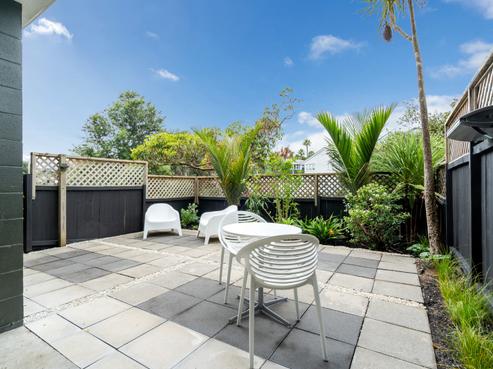 2/4 Don Croot Street, Morningside