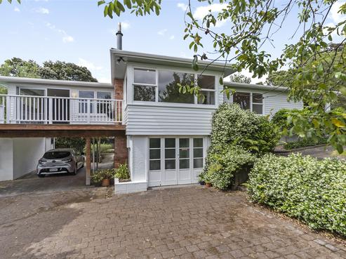 4 Longfellow Parade, Titirangi