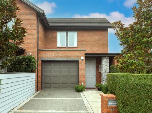 21 Henley Green, Northwood