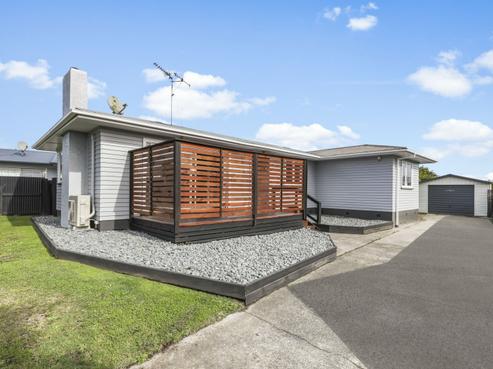7 Deanwell Avenue, Deanwell