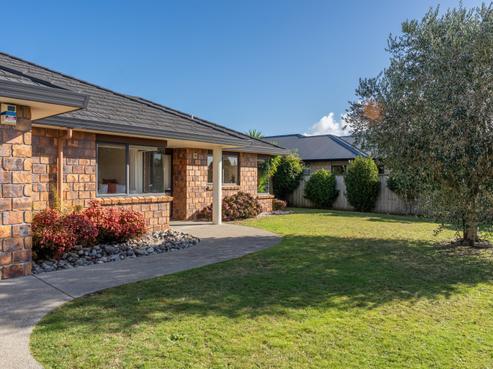 98 Guildford Drive, Paraparaumu Beach