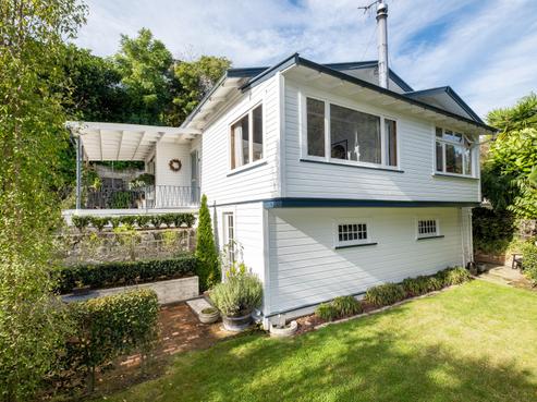 15 Burns Road, Napier Hill