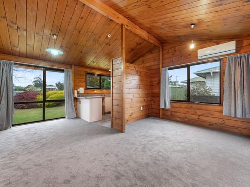 131B Clayton Road, Mangakakahi