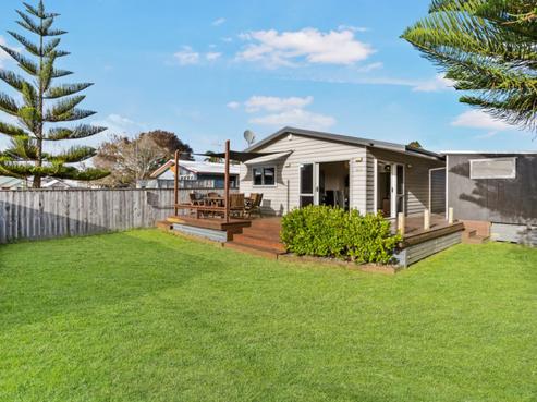 121A Ocean Road, Whangamata