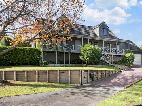 32 Orinda Close, Botany Downs