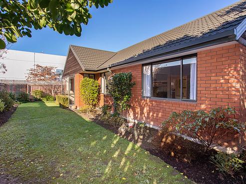 2/118A Sawyers Arms Road, Northcote