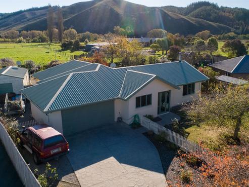 13 Whiting Drive, Wakefield