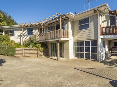 175 Kingswood Road, Brookfield