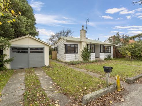 4 Nathan Place, West End