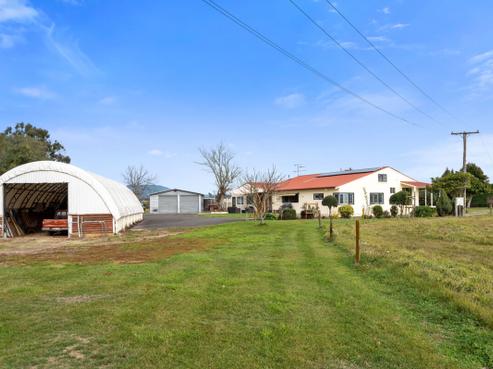 1680 Broadlands Road, Broadlands Forest
