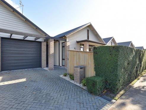 10 Saracen Avenue, Northwood
