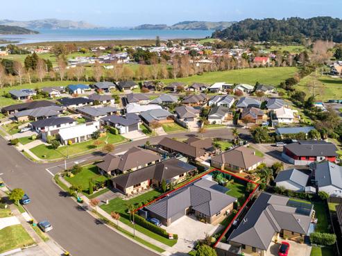 13 Victoria Street, Coromandel