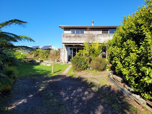 2007 South Road, Oakura