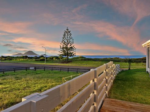 16 Pacific Parade, Coastlands