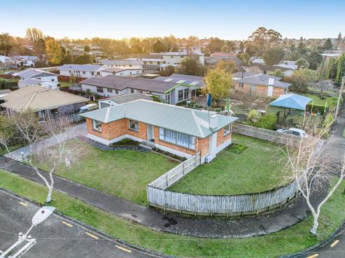 28 Anderson Road, Deanwell