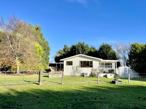 682 Rockdale Road, Tisbury