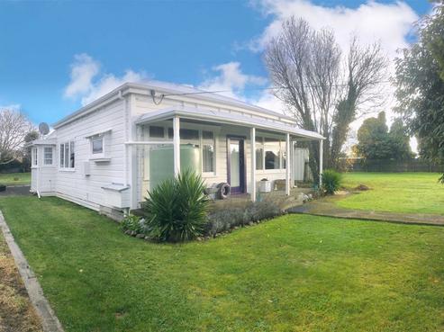 11 Saint Clair Street, Takapau