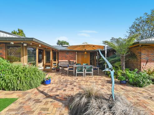 1040 River Road, Queenwood
