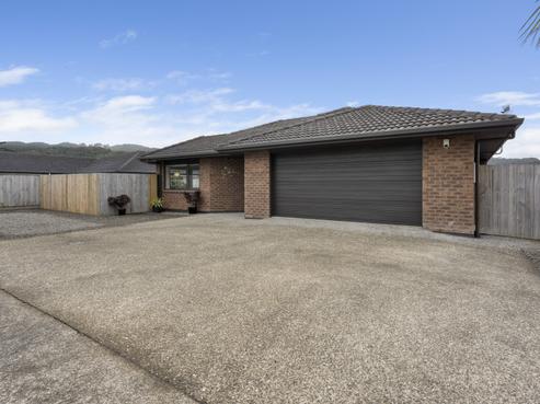 15 Percy Kinsman Crescent, Riverstone Terraces