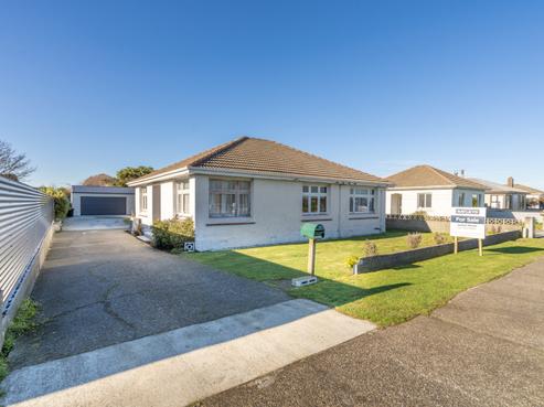 10 Saturn Street, Strathern