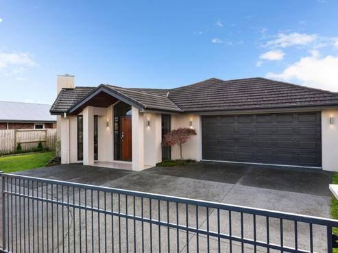 18 Thomas Road, Huntington