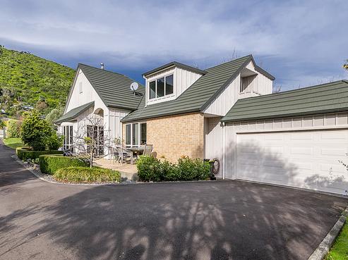 10 Te Maku Grove, Waikanae