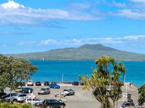 5/7 The Promenade, Takapuna