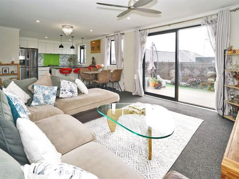 8 Inuwai Street, Glenview