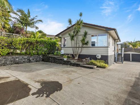8 Spinella Drive, Bayview