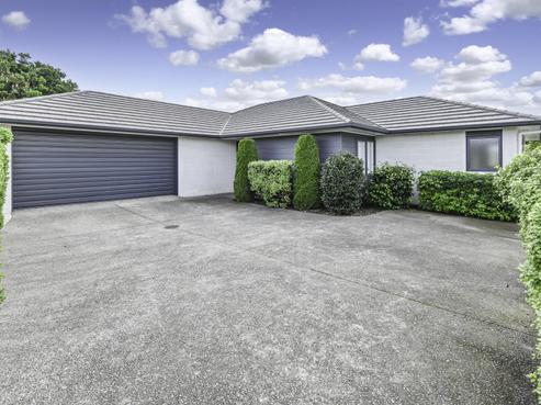 216 Frimley Oaks, Frimley