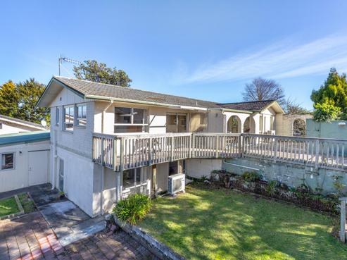 10 Armstrong Grove, Hilltop